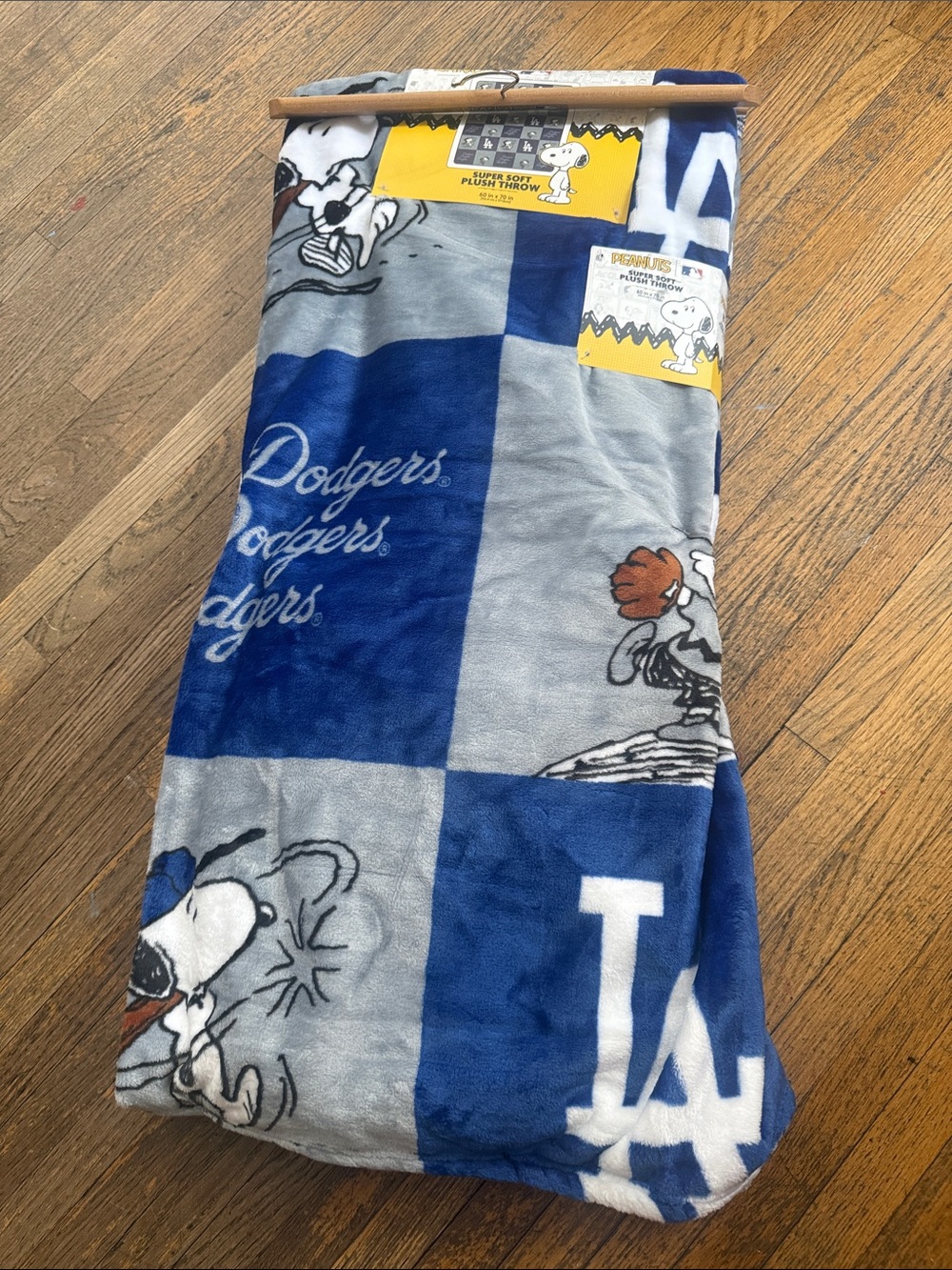 Los Angeles Dodgers Plush Throw Blanket - Blue & Gray Snoopy Design
